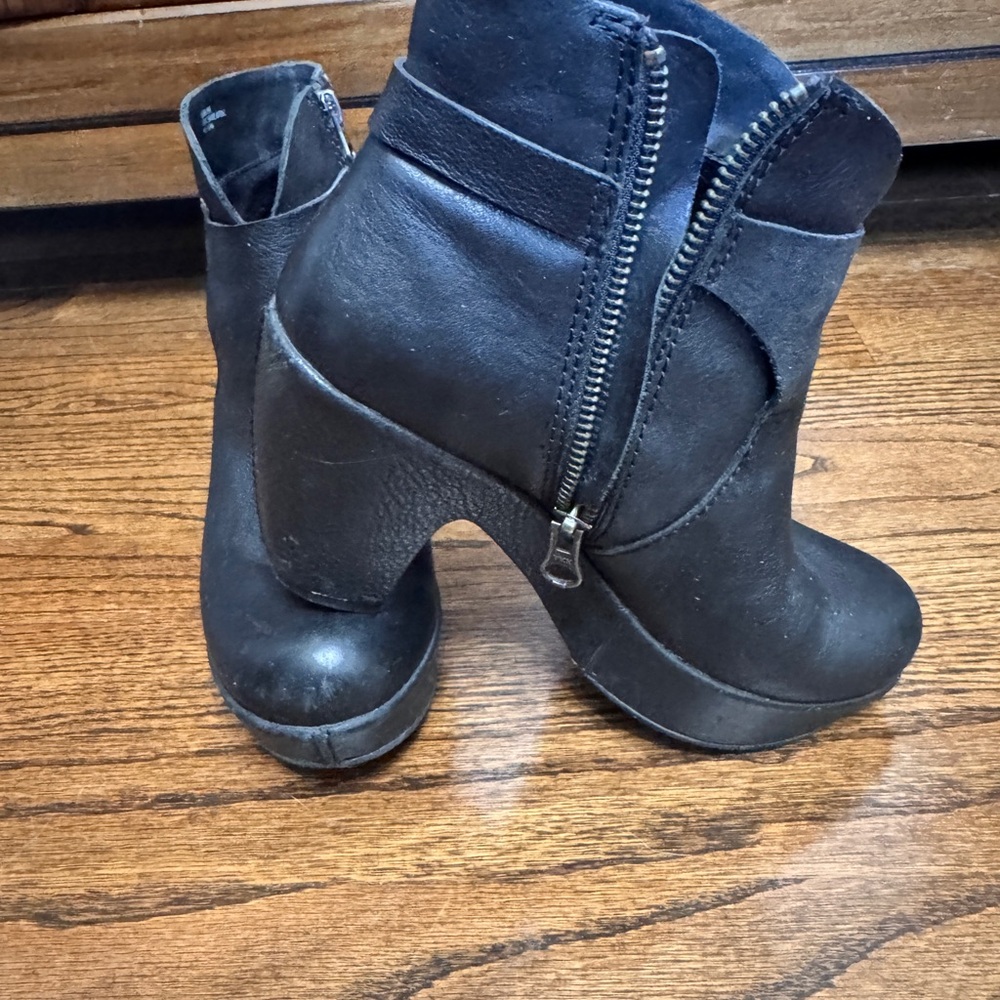 Kork-Ease Black Ankle Booties with Side Zipper
